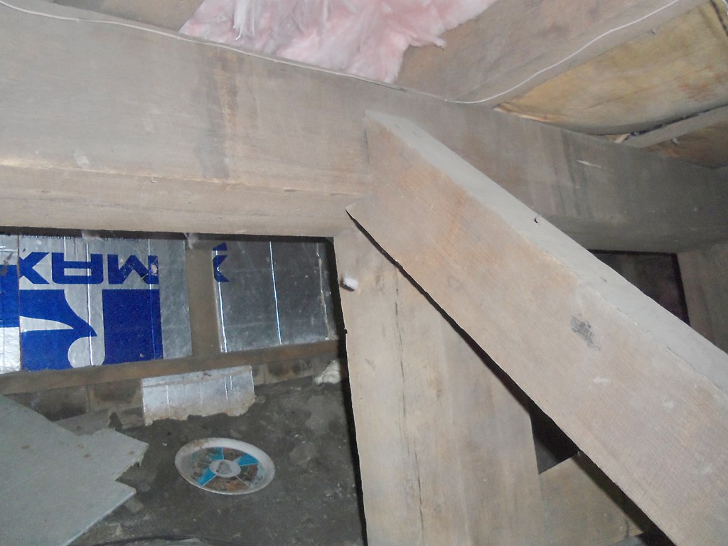 Example of timber frame construction in the crawl 