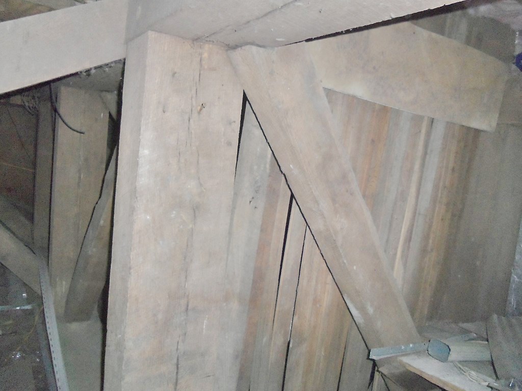 Example of timber frame construction in the crawl 