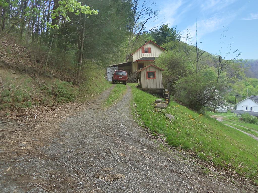 Driveway facing house